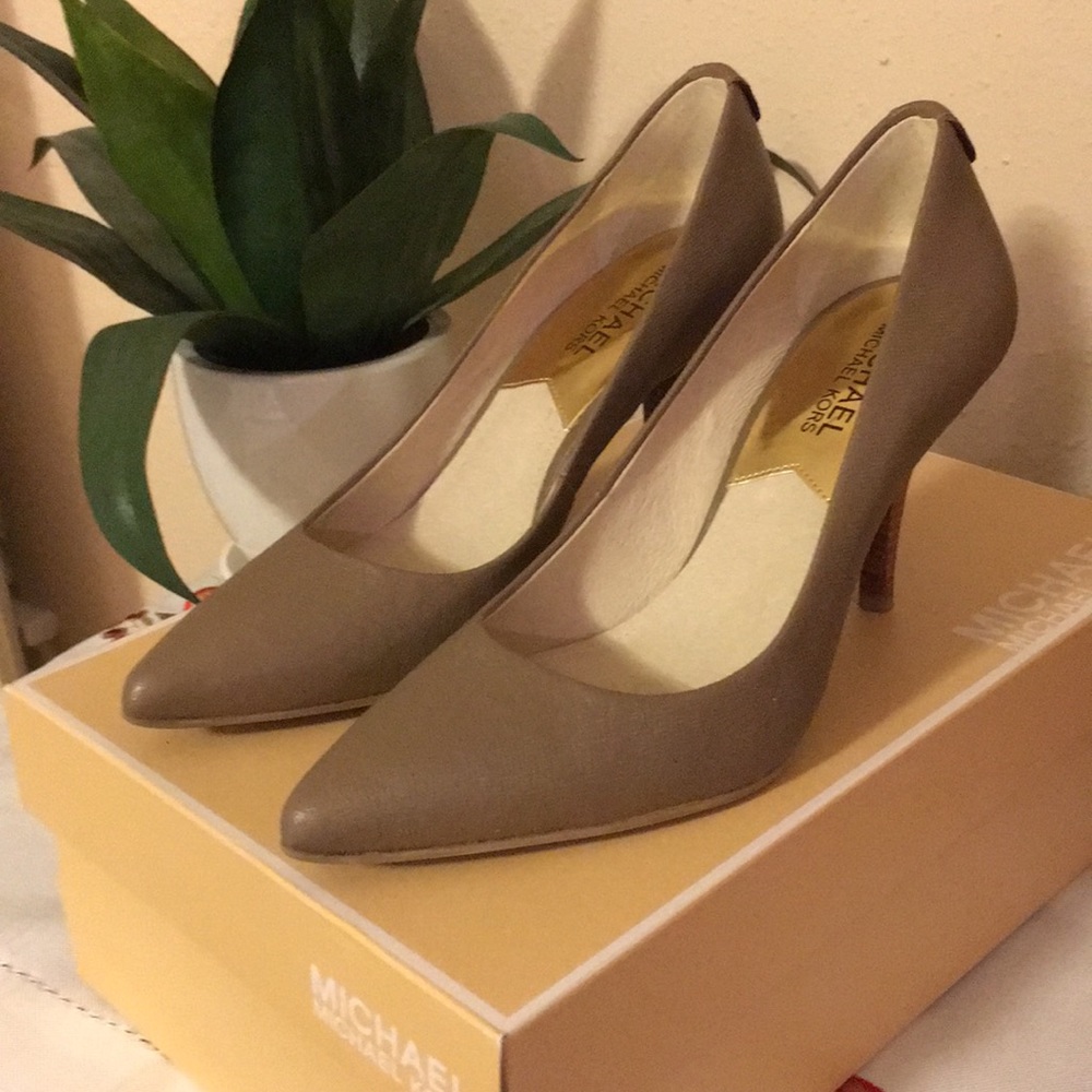 MK pumps 5 1/2